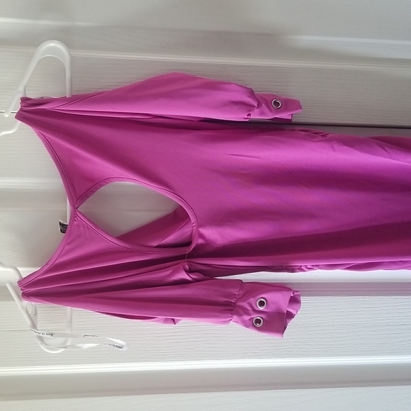 Open shoulders mini clubwesr dress - Picture 2 of 5